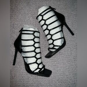 NEW Steve Madden Upward Heels